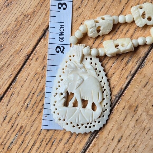 Vtg Hand-Carved Celluloid Elephant Pendant 20" Necklace Barrel Clasp 40s Jewelry - Picture 8 of 10